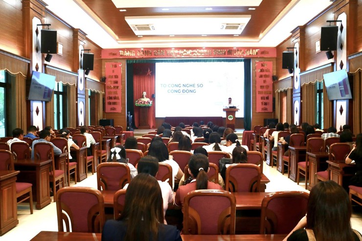 Quốc Oai nâng cao kỹ năng số cho người dân, thúc đẩy chuyển đổi số từ cơ sở- Ảnh 1.