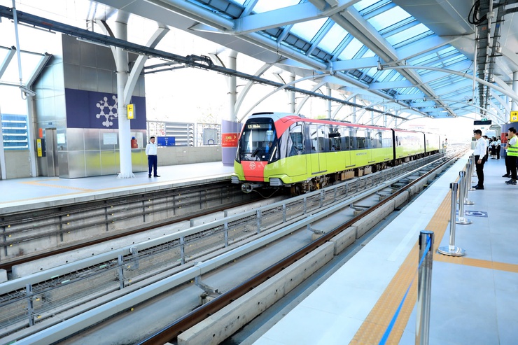 Hanoi leaders inspect metro operations, speed up underground station construction- Ảnh 4.