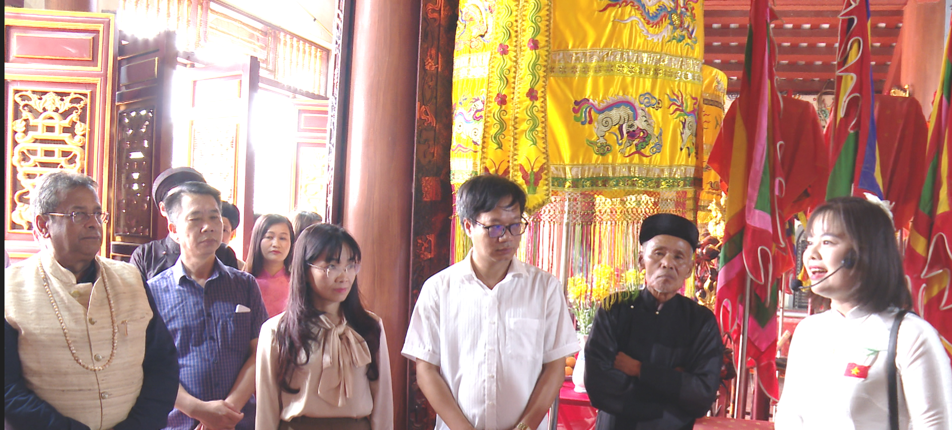 Đoàn Hội đồng Thủ công Thế giới tham quan làng nghề may áo dài truyền thống Trạch Xá- Ảnh 2.