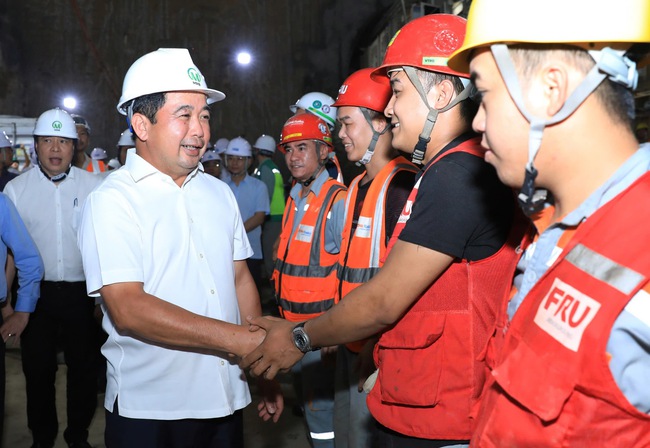 Hanoi leaders inspect metro operations, speed up underground station construction- Ảnh 3.