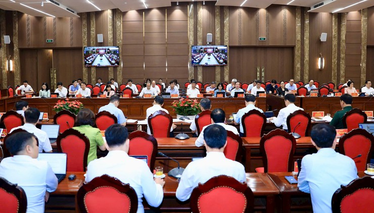 Hanoi accelerates land clearance and public investment disbursement to sustain economic growth- Ảnh 3.