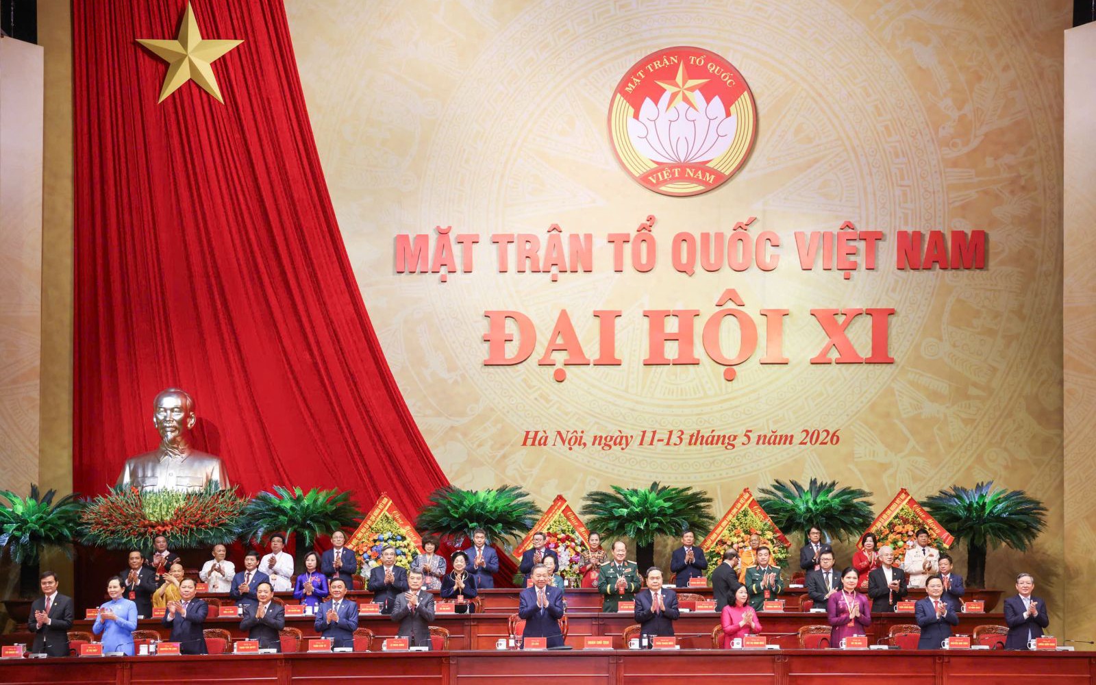 Đoàn Chủ tịch Đại hội.