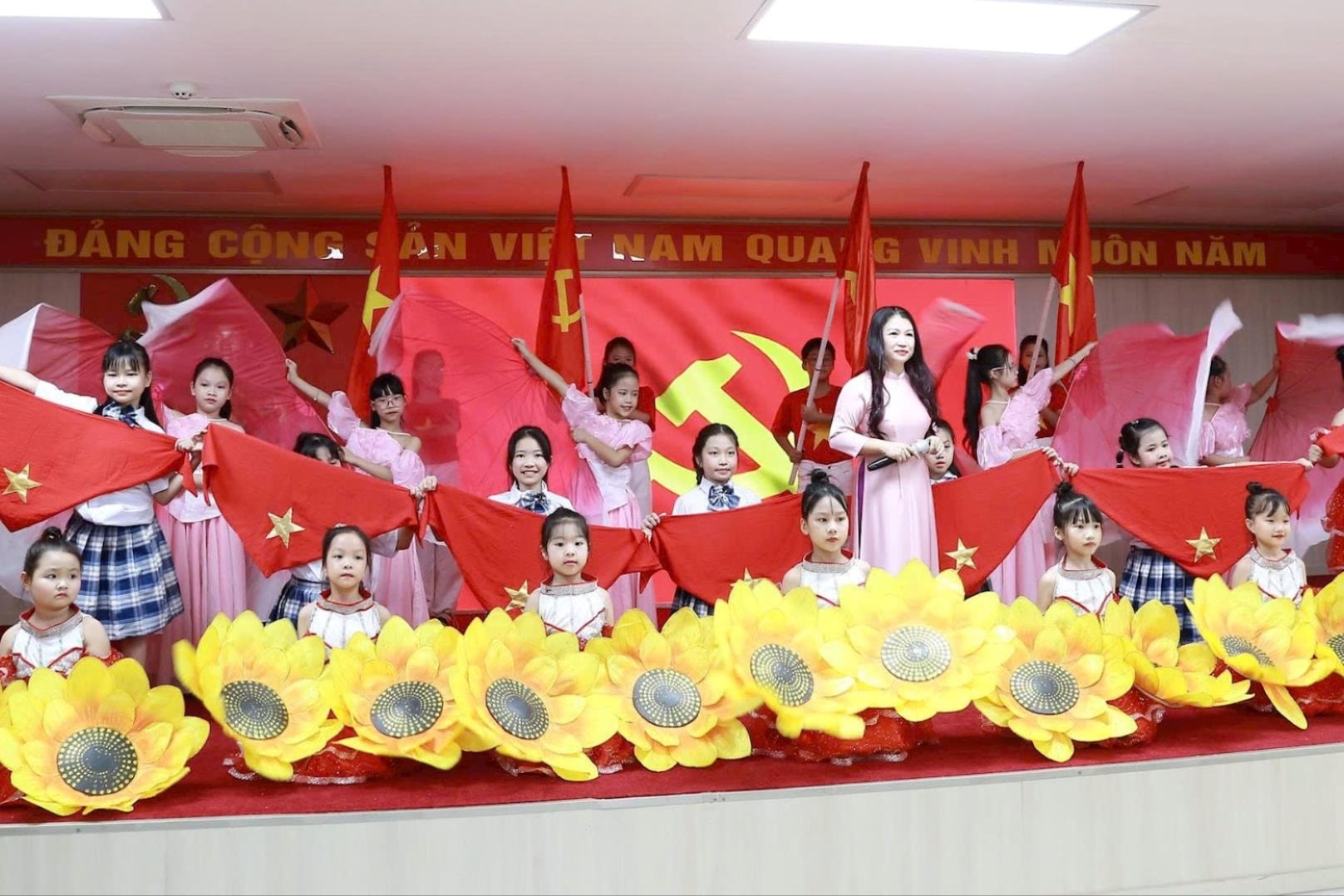 Chung khảo Hội thi Báo cáo viên, tuyên truyền viên giỏi phường Dương Nội- Ảnh 1.