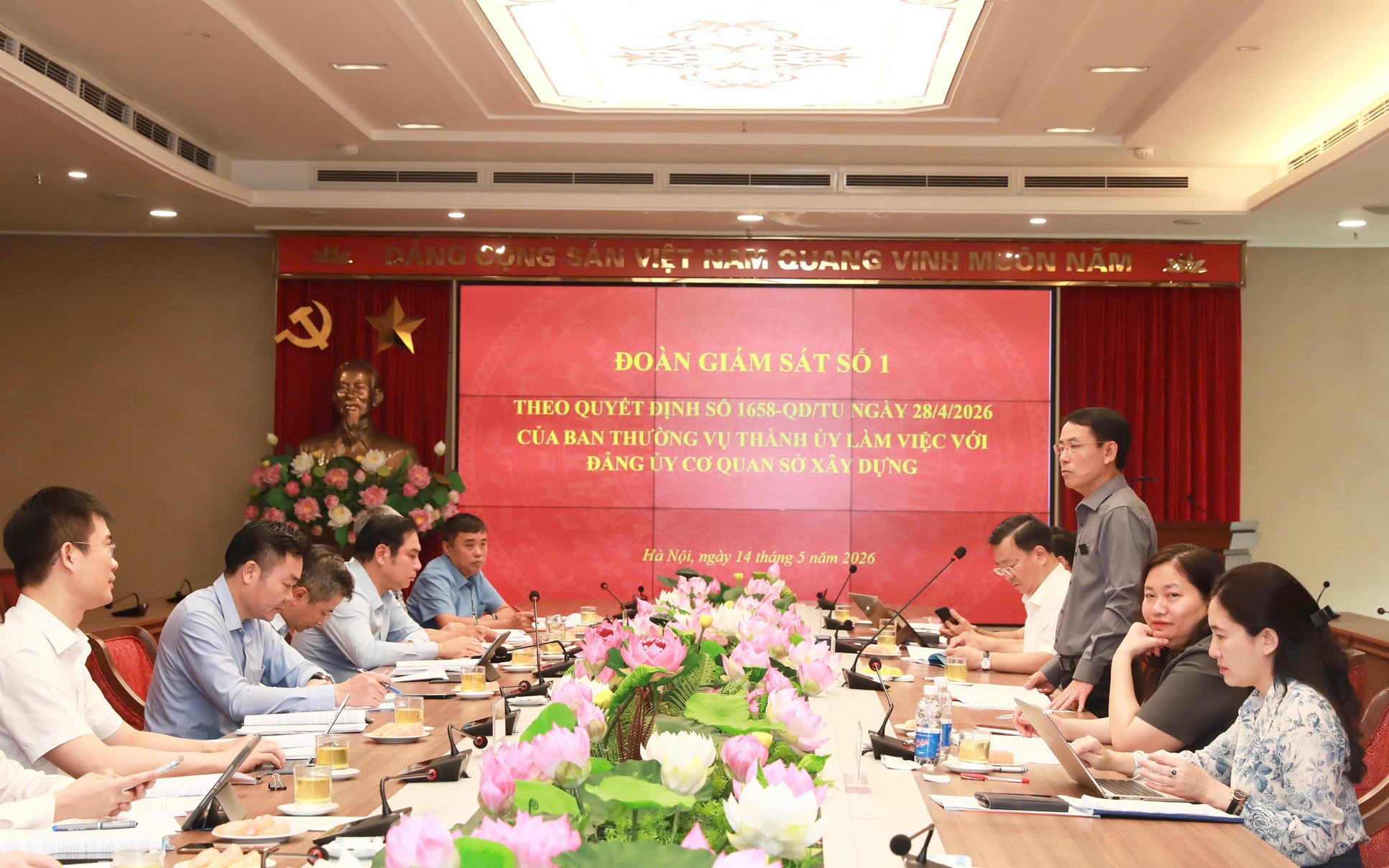 Quang cảnh buổi làm việc