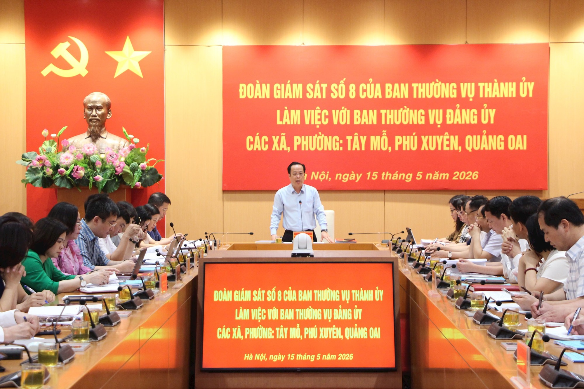 Đoàn giám sát số 8 của Ban Thường vụ Thành ủy Hà Nội làm việc với 3 xã, phường: Tây Mỗ, Phú Xuyên, Quảng Oai- Ảnh 1.