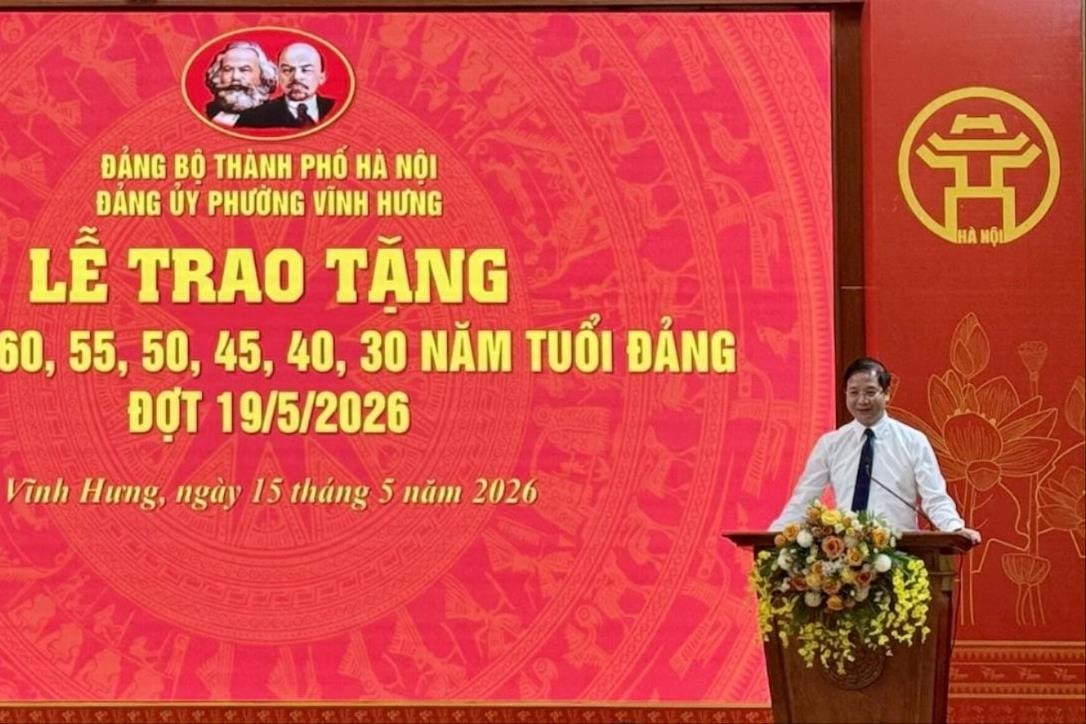 Phường Vĩnh Hưng trao Huy hiệu Đảng tặng các đảng viên lão thành- Ảnh 1.