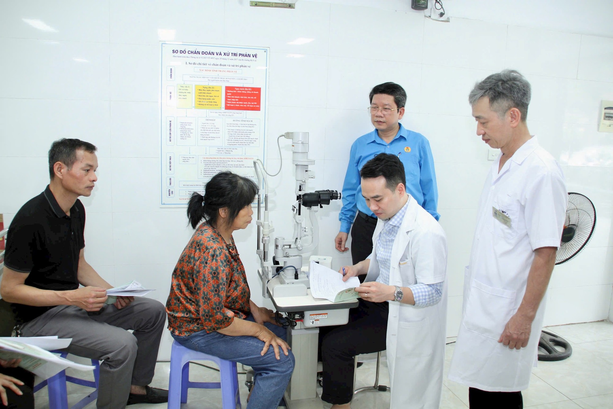 Phường Phú Thượng tổ chức khám, tư vấn sức khỏe miễn phí cho người lao động- Ảnh 3.