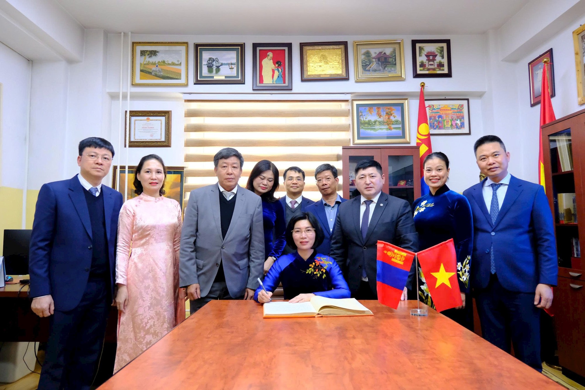 Thành phố Hà Nội tăng cường quan hệ hữu nghị và hợp tác với thành phố Ulaanbaatar, Mông Cổ- Ảnh 8.