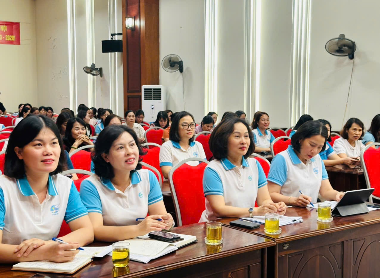 Phụ nữ Hà Nội học tập tư tưởng Hồ Chí Minh về văn hóa ứng xử thời đại mới- Ảnh 1.