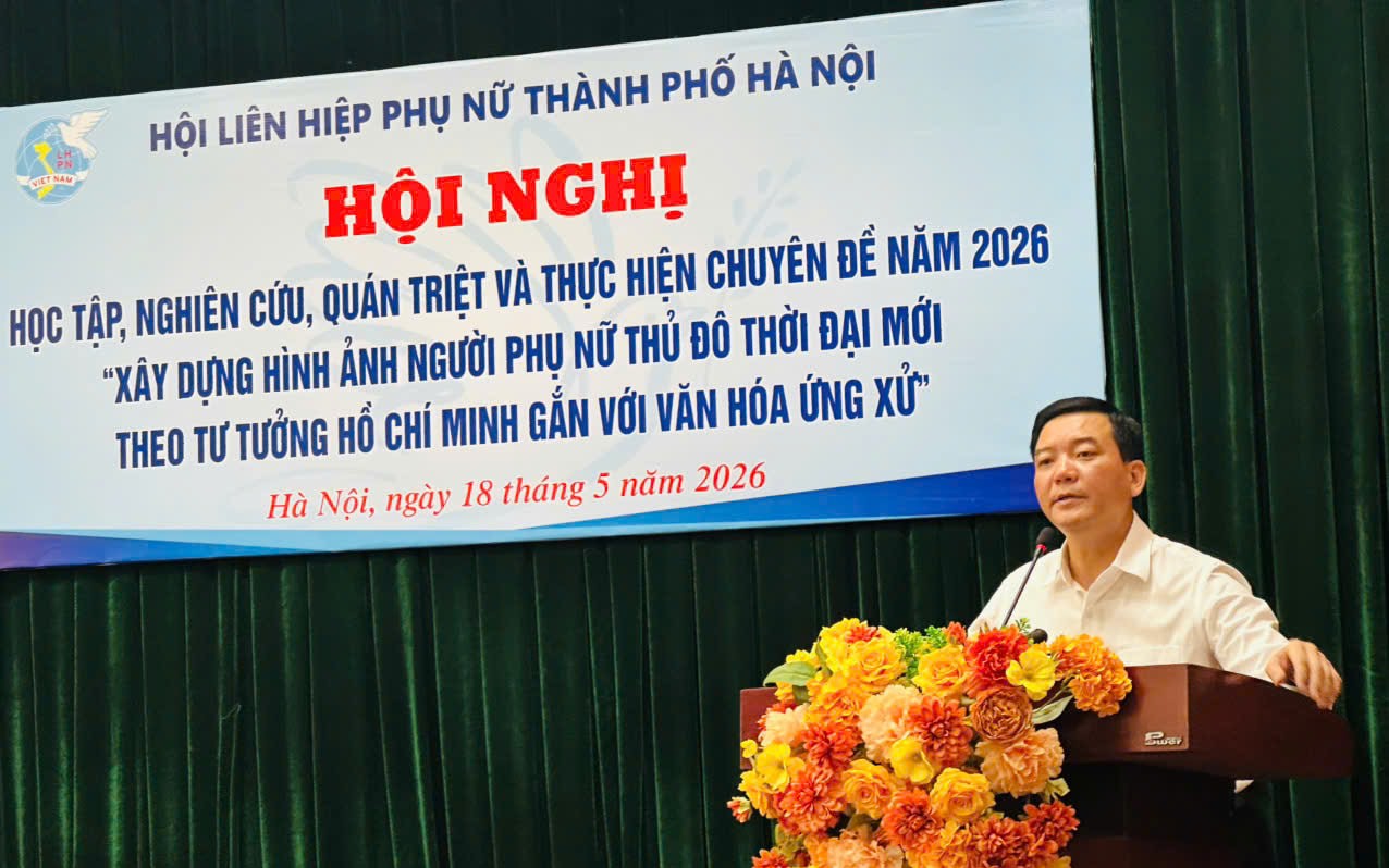 Tiến sĩ Bùi Xuân Việt - Giảng viên cao cấp Học viện Chính trị Quốc gia Hồ Chí Minh quán triệt chuyên đề.