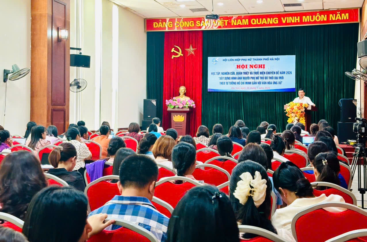Phụ nữ Hà Nội học tập tư tưởng Hồ Chí Minh về văn hóa ứng xử thời đại mới- Ảnh 2.