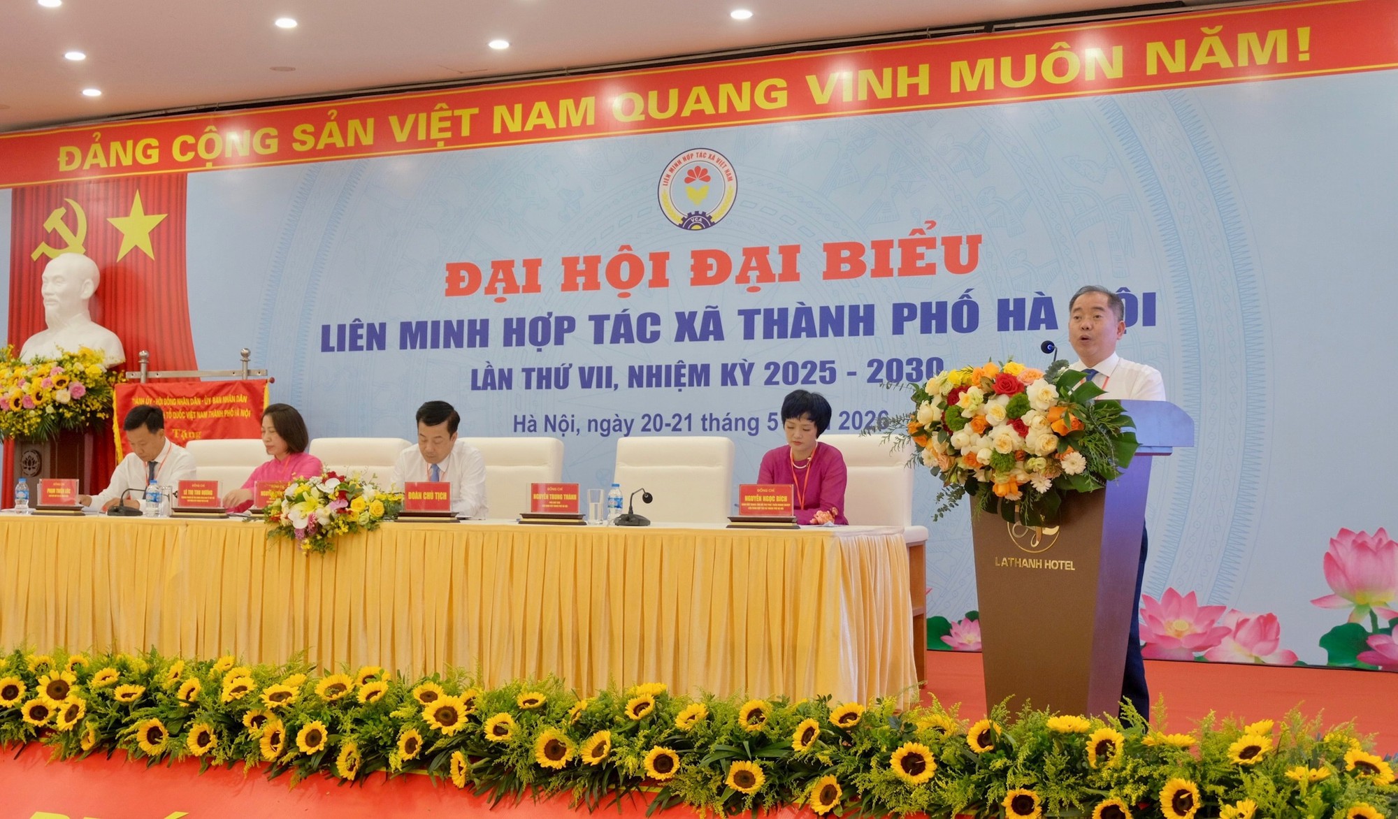 Ngày làm việc đầu tiên Đại hội đại biểu Liên minh HTX thành phố Hà Nội lần thứ VII- Ảnh 2.