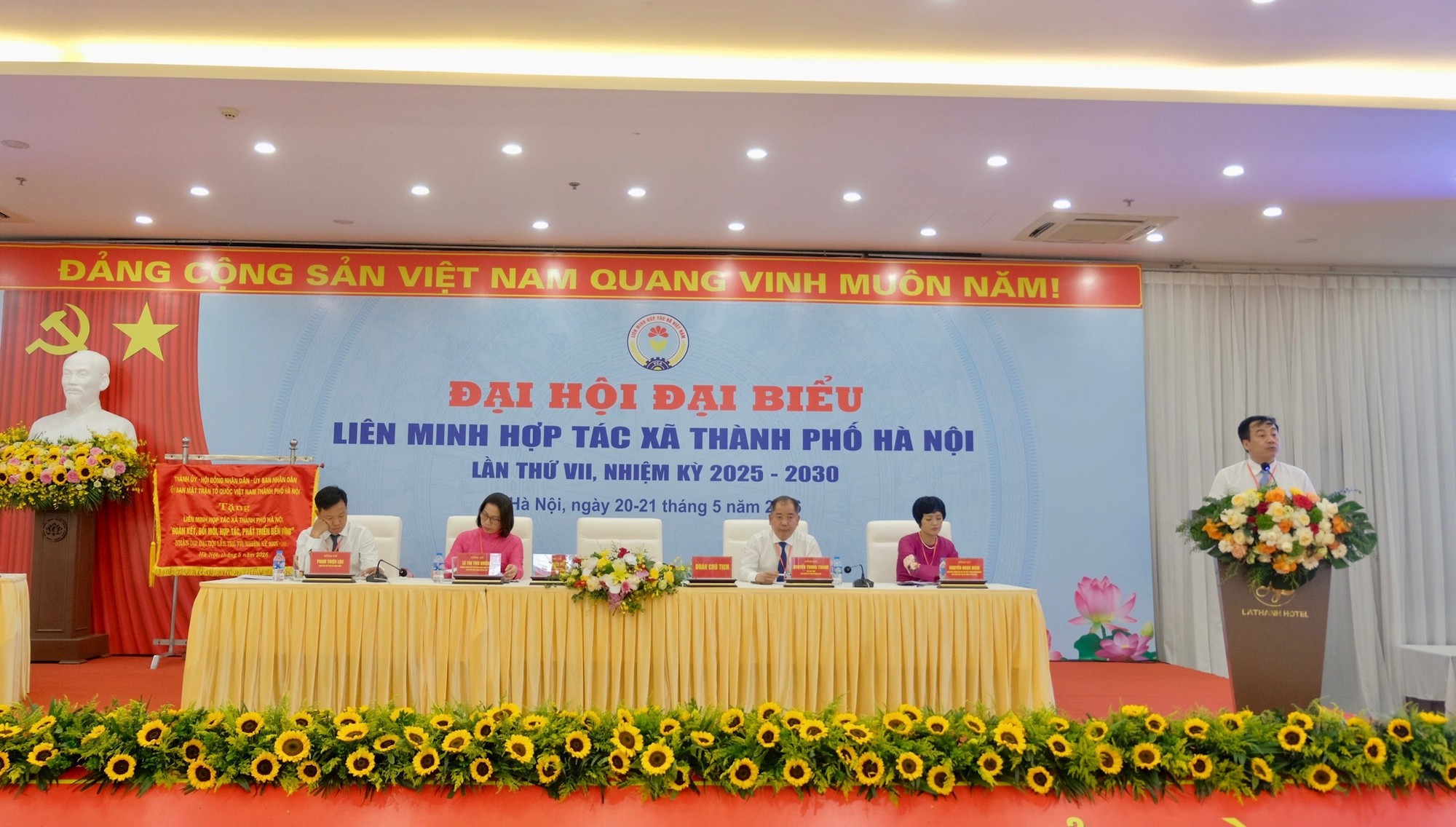 Ngày làm việc đầu tiên Đại hội đại biểu Liên minh HTX thành phố Hà Nội lần thứ VII- Ảnh 3.