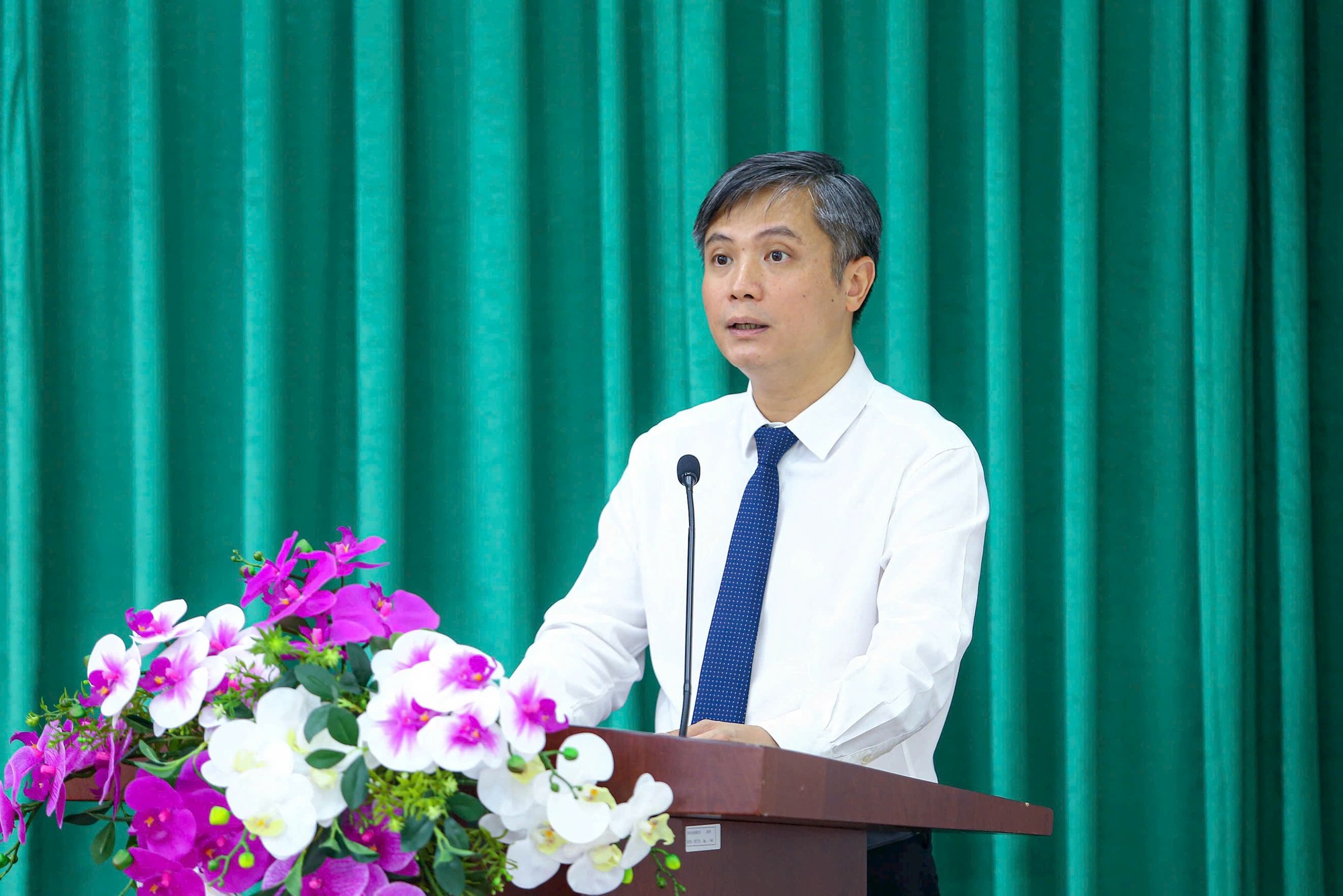 Trao quyết định chuẩn y Bí thư Đảng ủy Tổng công ty Vận tải Hà Nội nhiệm kỳ 2025 - 2030- Ảnh 3.