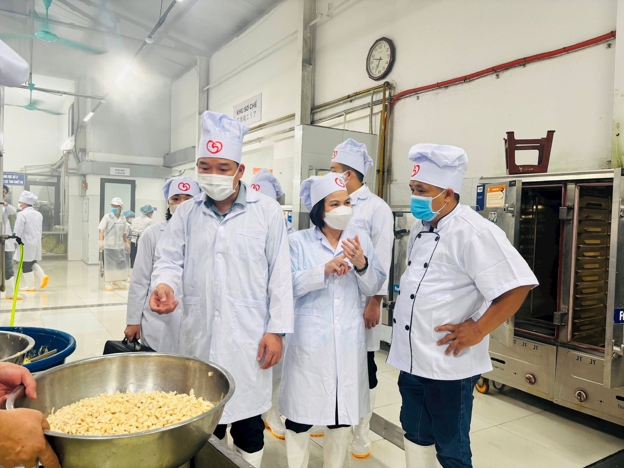 Ban Văn hóa - Xã hội giám sát việc thu - chi dịch vụ giáo dục và bữa ăn bán trú tại xã Yên Xuân- Ảnh 1.