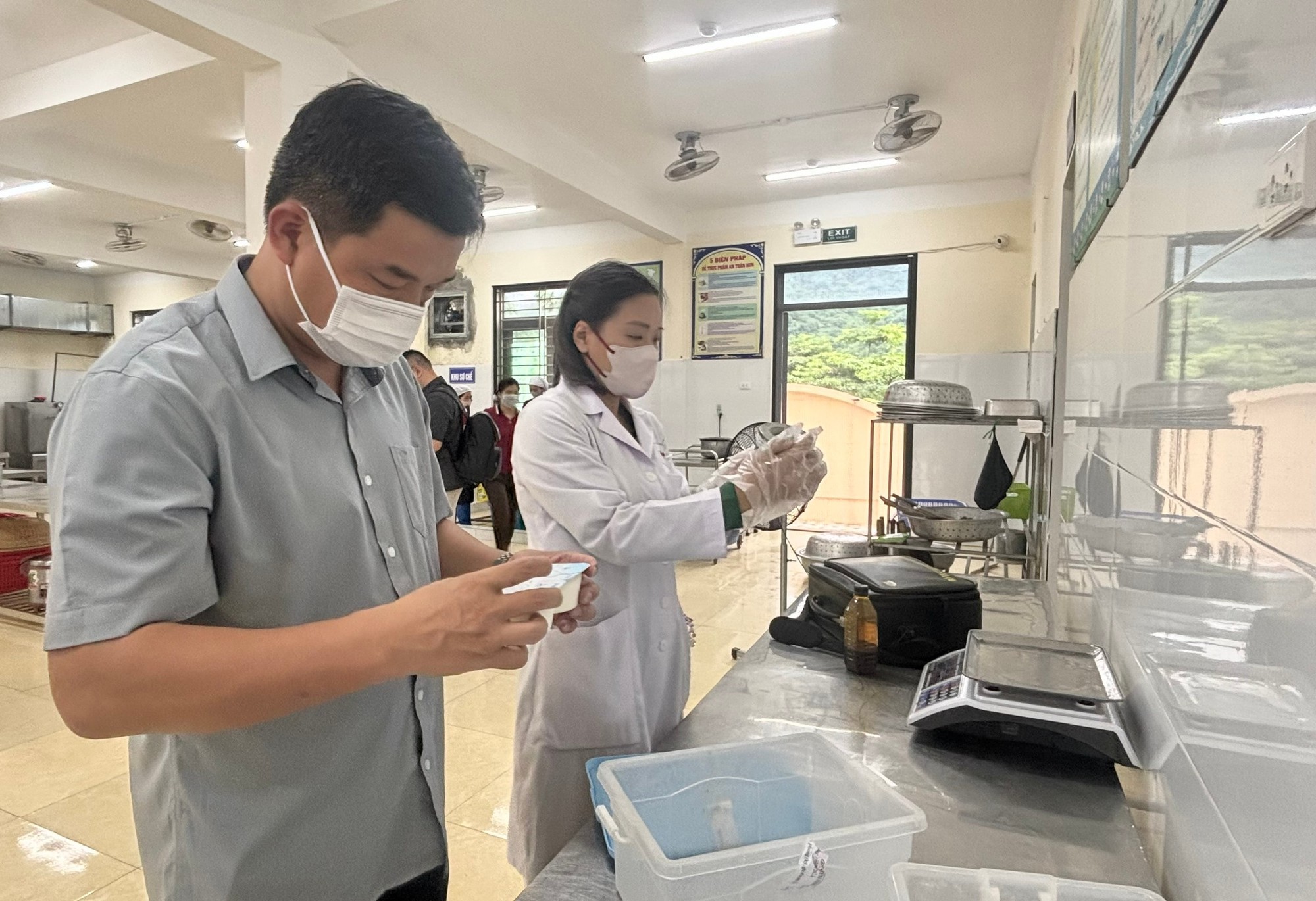 Ban Văn hóa - Xã hội giám sát việc thu - chi dịch vụ giáo dục và bữa ăn bán trú tại xã Yên Xuân- Ảnh 2.