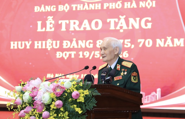 Hanoi honors veteran Party members for revolutionary dedication- Ảnh 5.