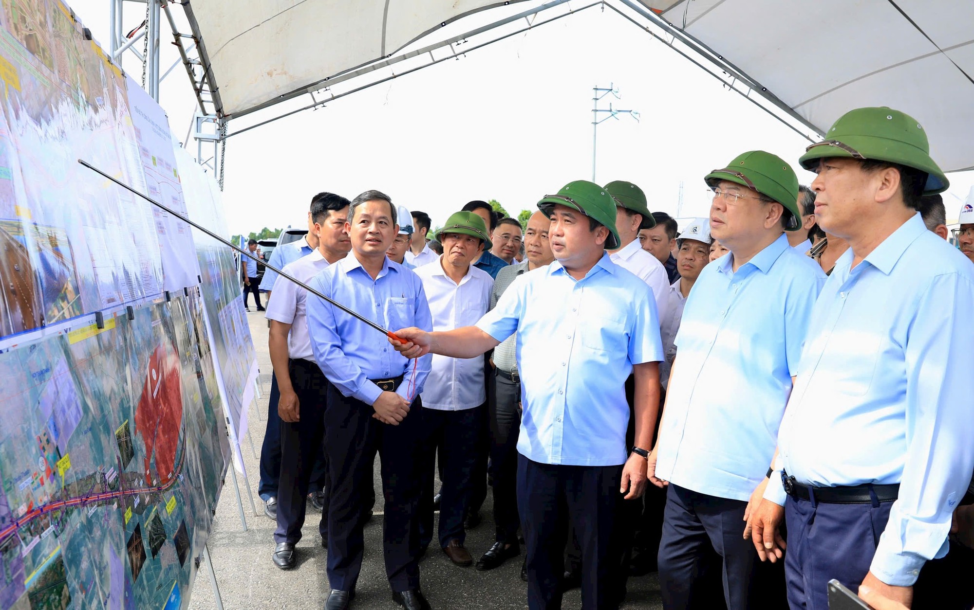 Đẩy nhanh tiến độ các công trình trọng điểm, tạo động lực phát triển mới cho Thủ đô và vùng kinh tế phía Bắc- Ảnh 4.