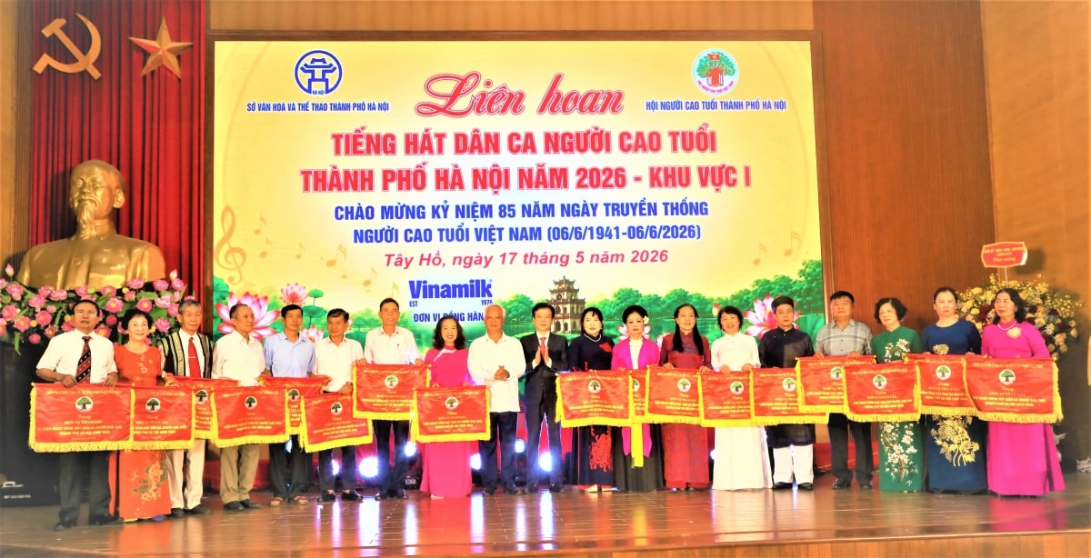 Liên hoan tiếng hát dân ca - Sắc màu văn hóa người cao tuổi Thủ đô- Ảnh 1.