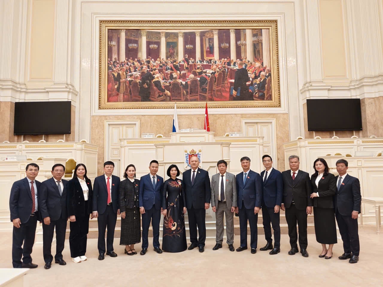 HĐND thành phố Hà Nội thiết lập quan hệ hữu nghị, hợp tác với Hội đồng lập pháp Saint Petersburg, Liên bang Nga- Ảnh 2.