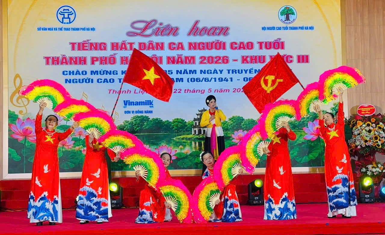 Liên hoan tiếng hát dân ca - Sắc màu văn hóa người cao tuổi Thủ đô- Ảnh 2.
