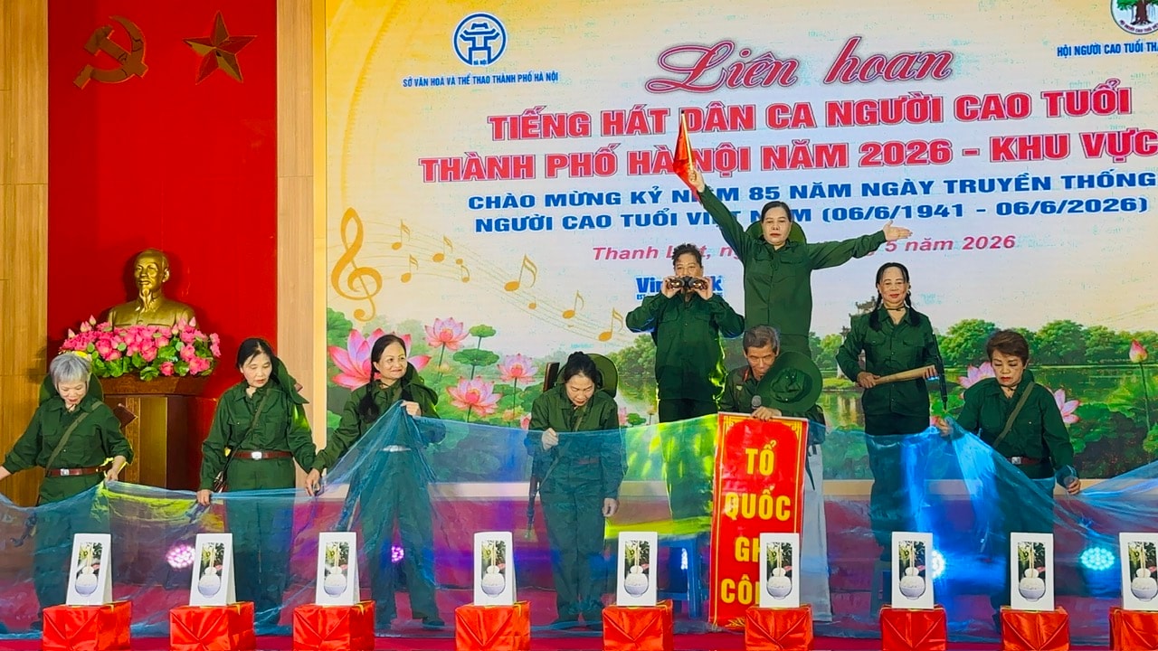 Liên hoan tiếng hát dân ca - Sắc màu văn hóa người cao tuổi Thủ đô- Ảnh 3.