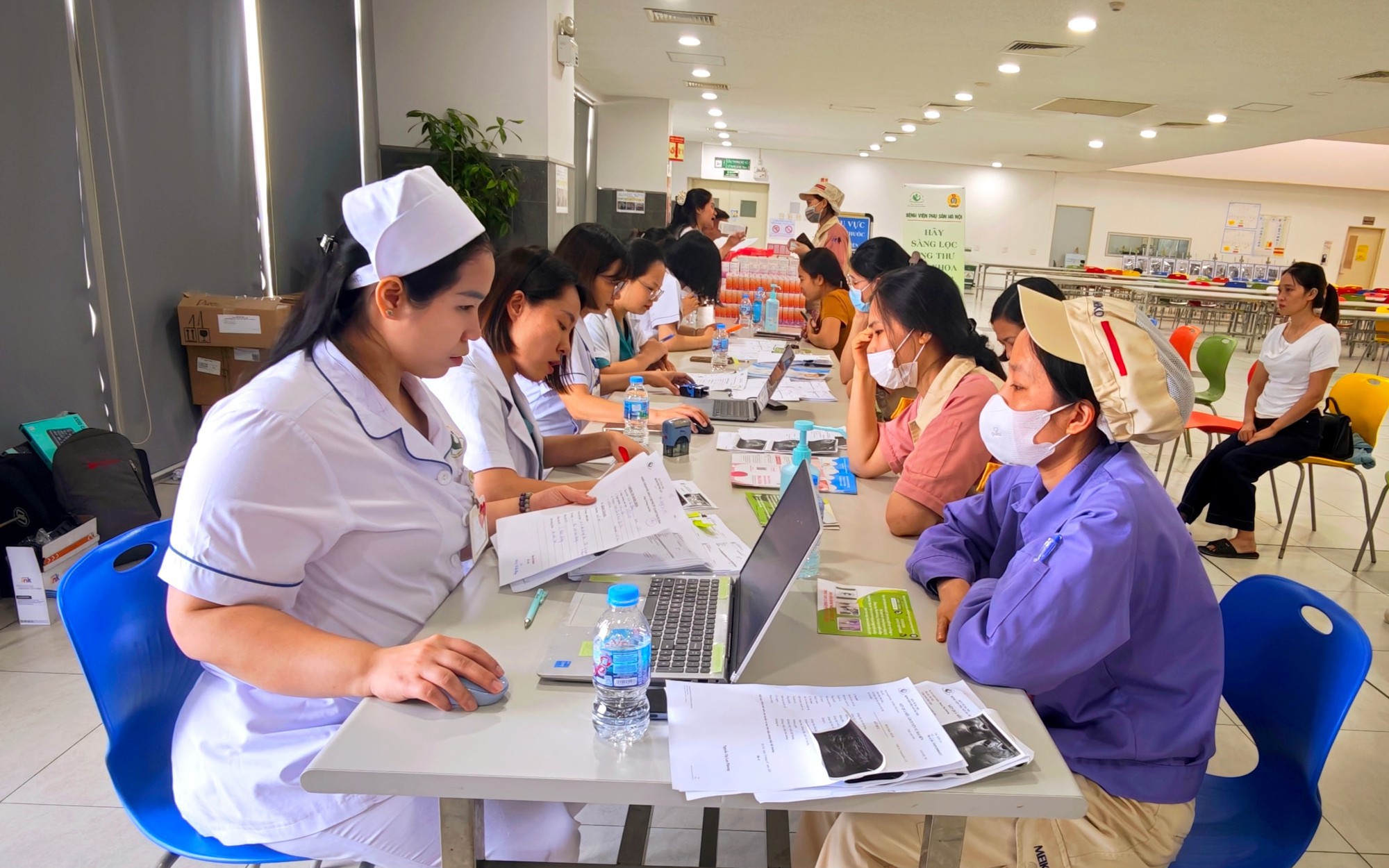 Hundreds of female workers in Hanoi receive free high-quality healthcare services