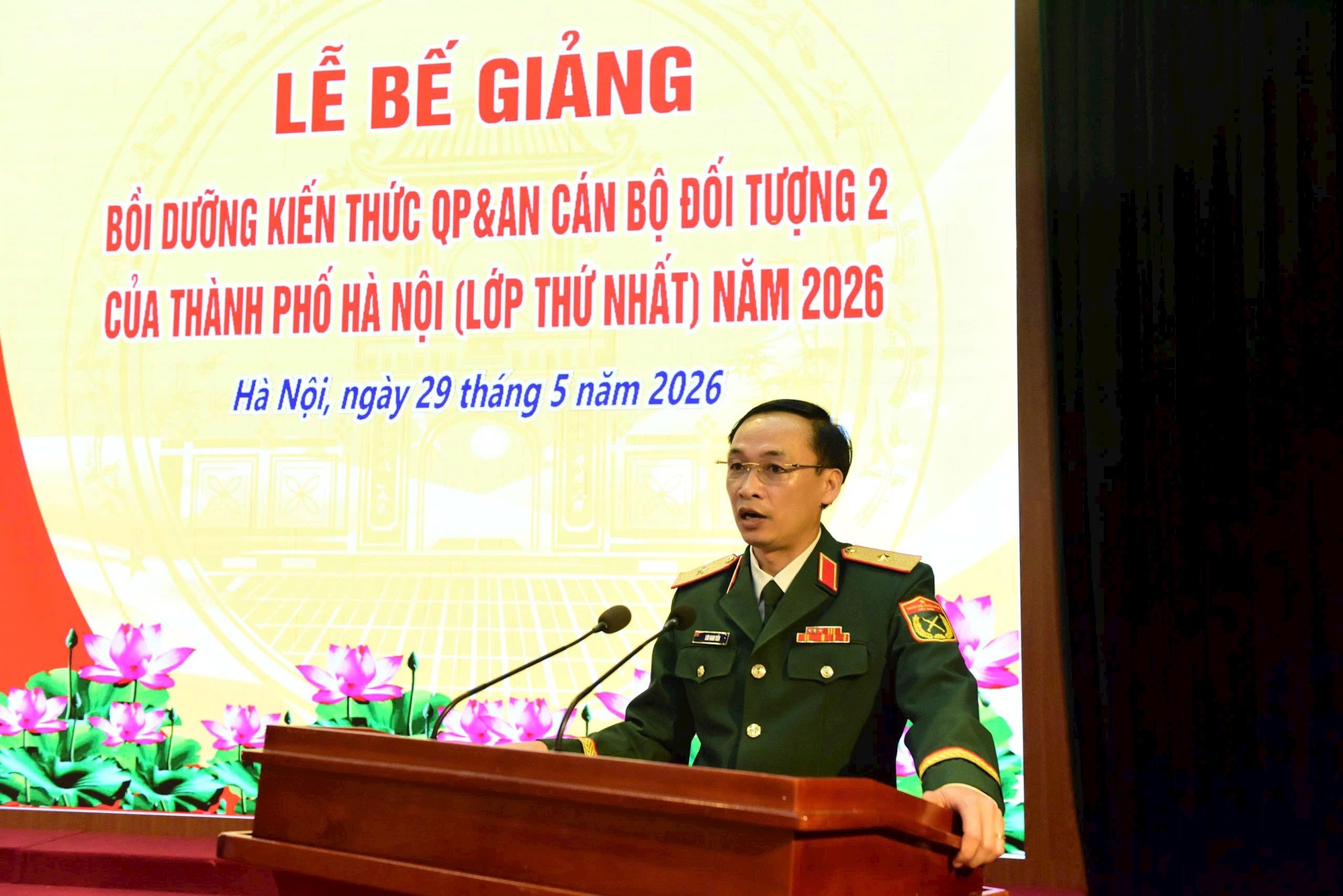 Bế giảng lớp bồi dưỡng kiến thức quốc phòng và an ninh cán bộ đối tượng 2 thành phố Hà Nội- Ảnh 3.