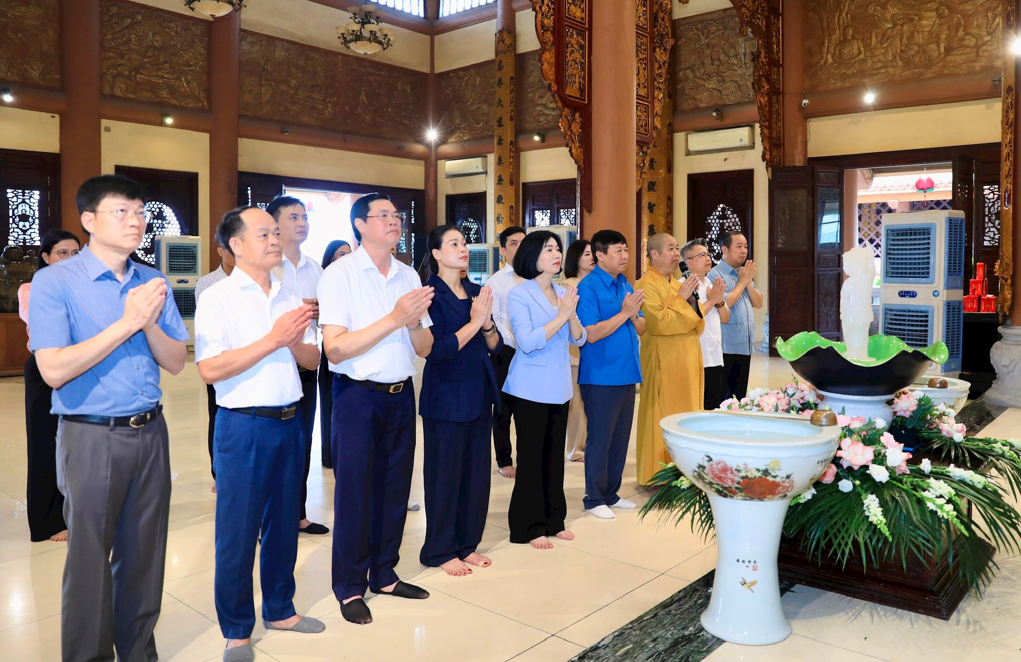 Đồng chí Phùng Thị Hồng Hà thăm, chúc mừng Ban Văn hóa Trung ương Giáo hội Phật giáo Việt Nam- Ảnh 1.