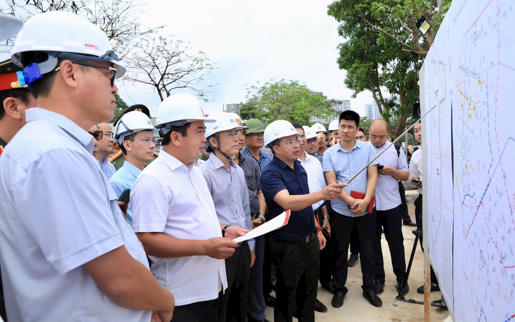 Bí thư Thành ủy Hà Nội Trần Đức Thắng kiểm tra tiến độ thi công hồ điều hòa Phú Đô