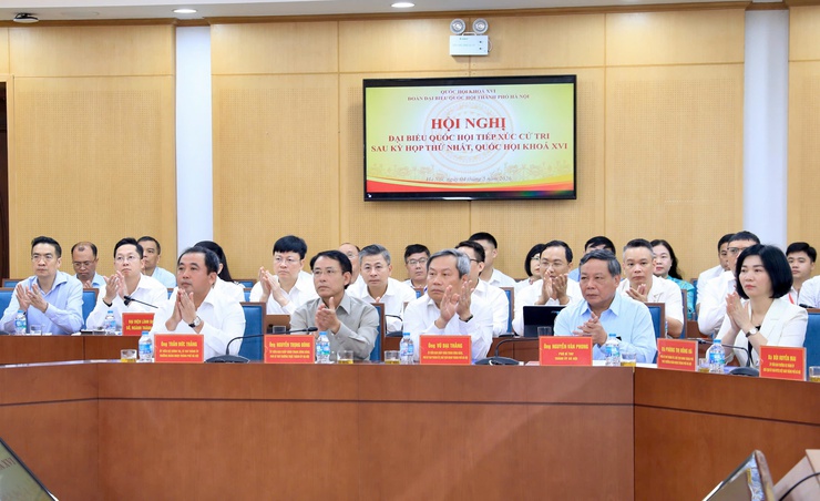 General Secretary, President To Lam meets Hanoi voters, stresses governance reform- Ảnh 3.