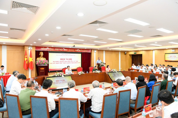 General Secretary, President To Lam meets Hanoi voters, stresses governance reform- Ảnh 1.