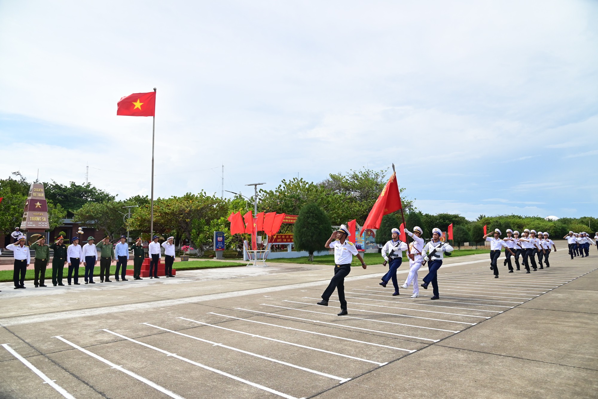 Từ Hà Nội đến Trường Sa - Hành trình của niềm tin và tình yêu Tổ quốc- Ảnh 6.
