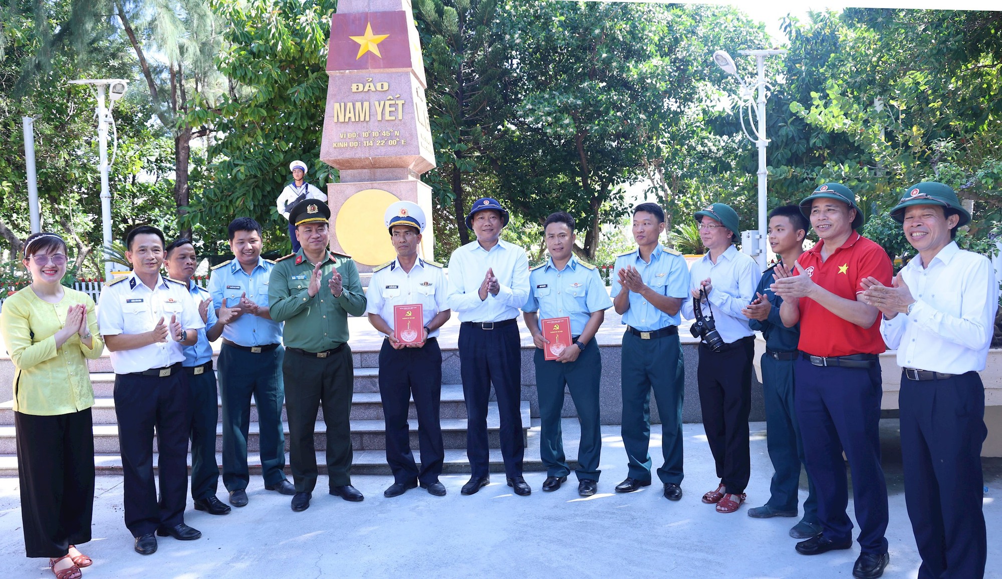 Từ Hà Nội đến Trường Sa - Hành trình của niềm tin và tình yêu Tổ quốc- Ảnh 7.
