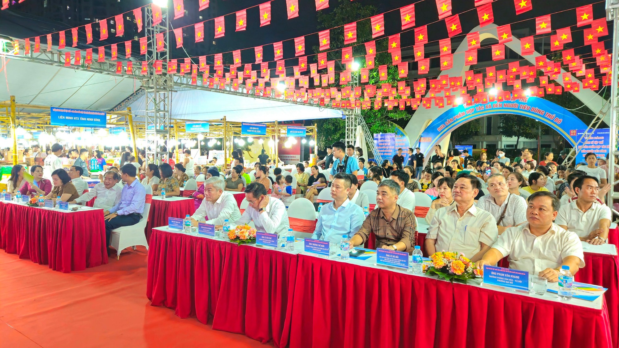 Khai mạc "Tuần hàng kinh tế tập thể - đưa sản phẩm hợp tác xã đến người tiêu dùng Thủ đô năm 2026”- Ảnh 1.