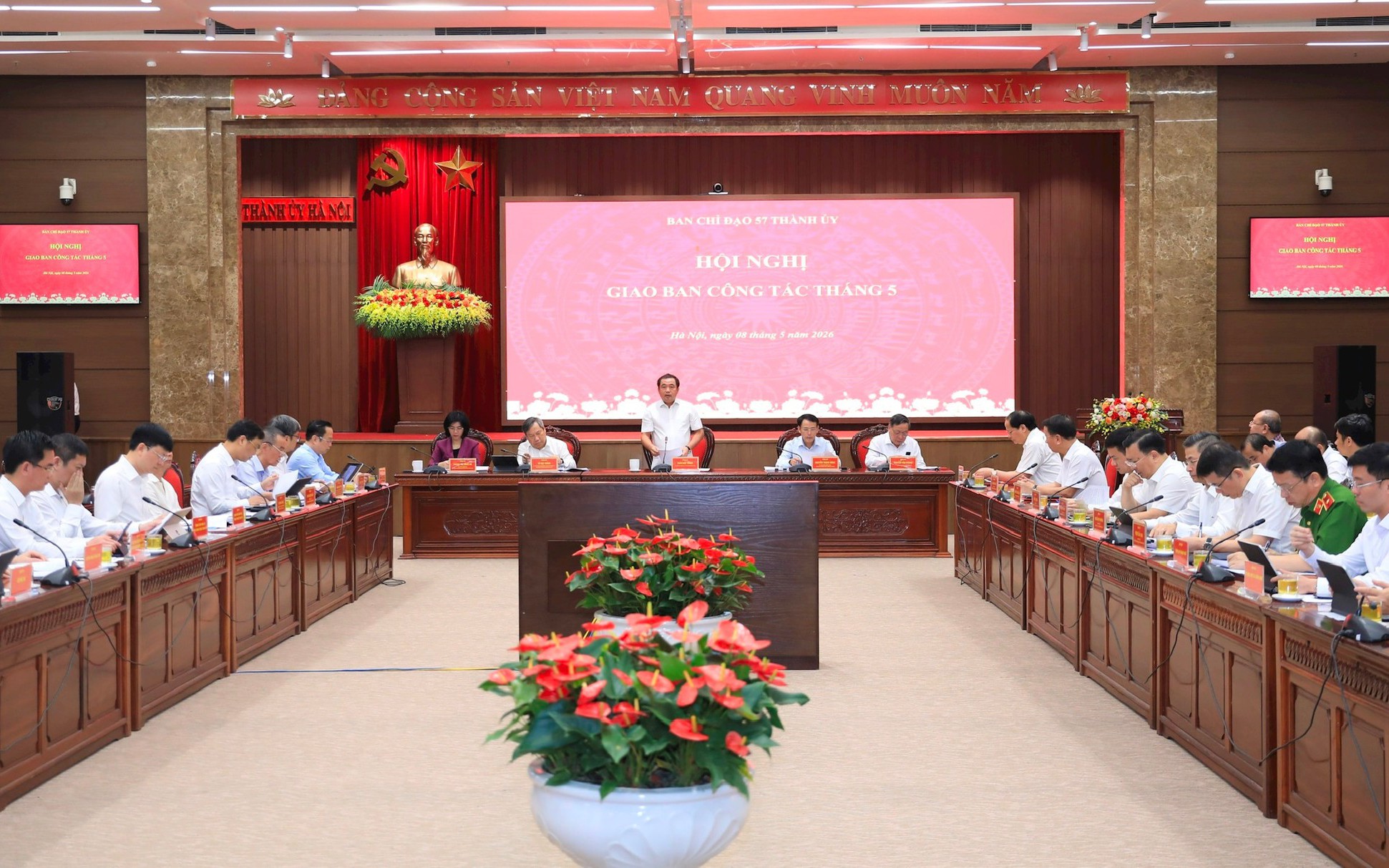 Bí thư Thành ủy Hà Nội Trần Đức Thắng, Trưởng ban Chỉ đạo 57 Thành ủy chủ trì Hội nghị.