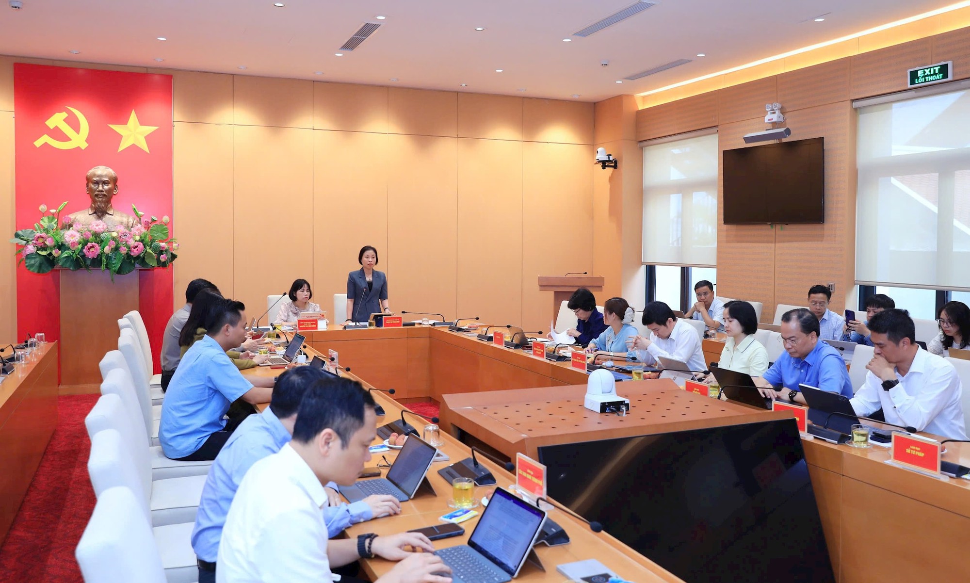 Thẩm tra các nội dung do UBND Thành phố trình kỳ họp thứ tư HĐND Thành phố- Ảnh 2.