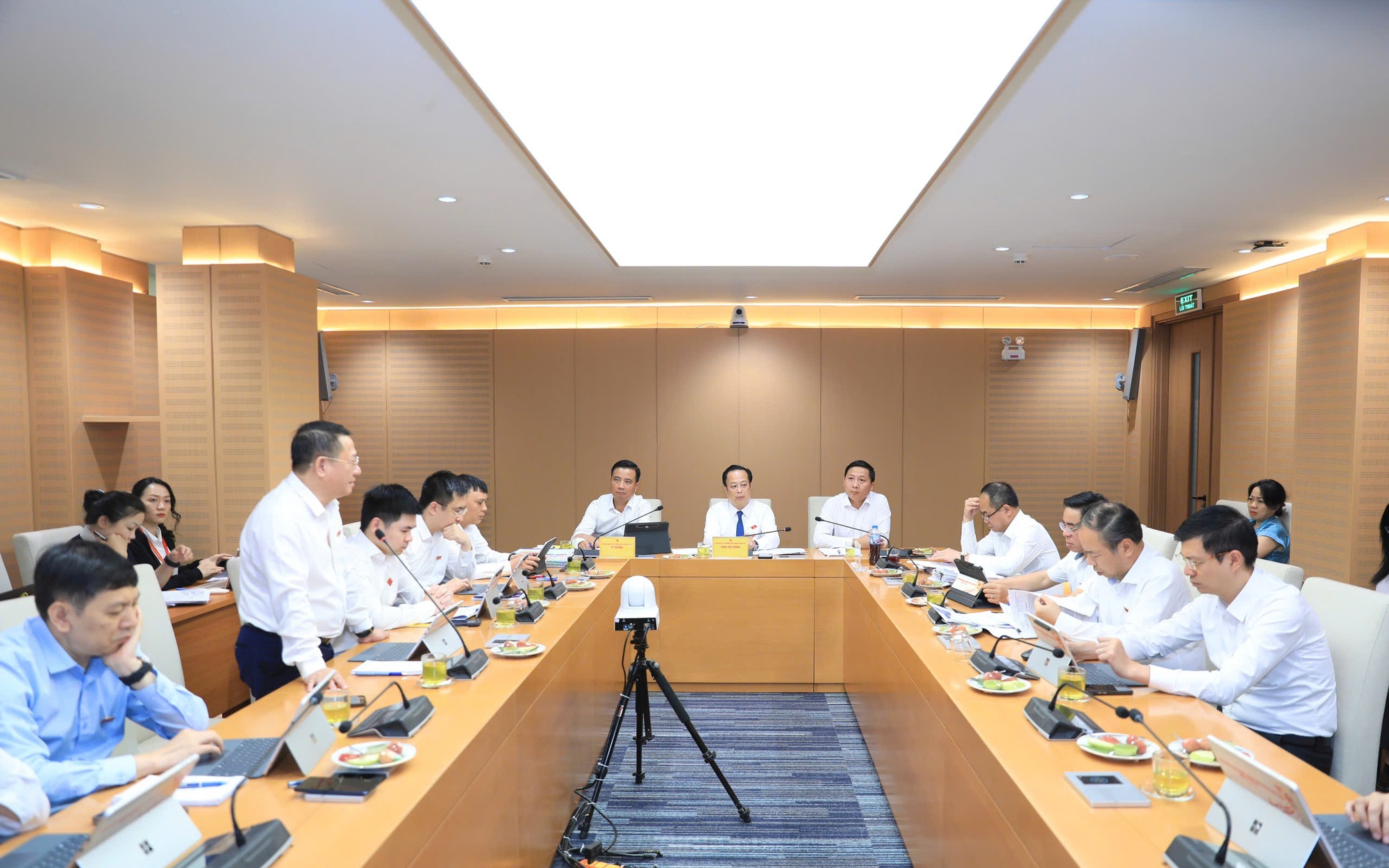 Quang cảnh thảo luận tại Tổ 4