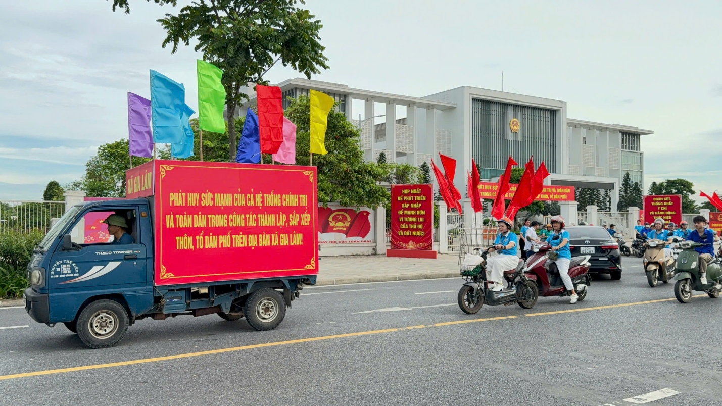 Xã Gia Lâm ra quân tuyên truyền lưu động về Đề án thành lập, sắp xếp thôn, tổ dân phố- Ảnh 1.