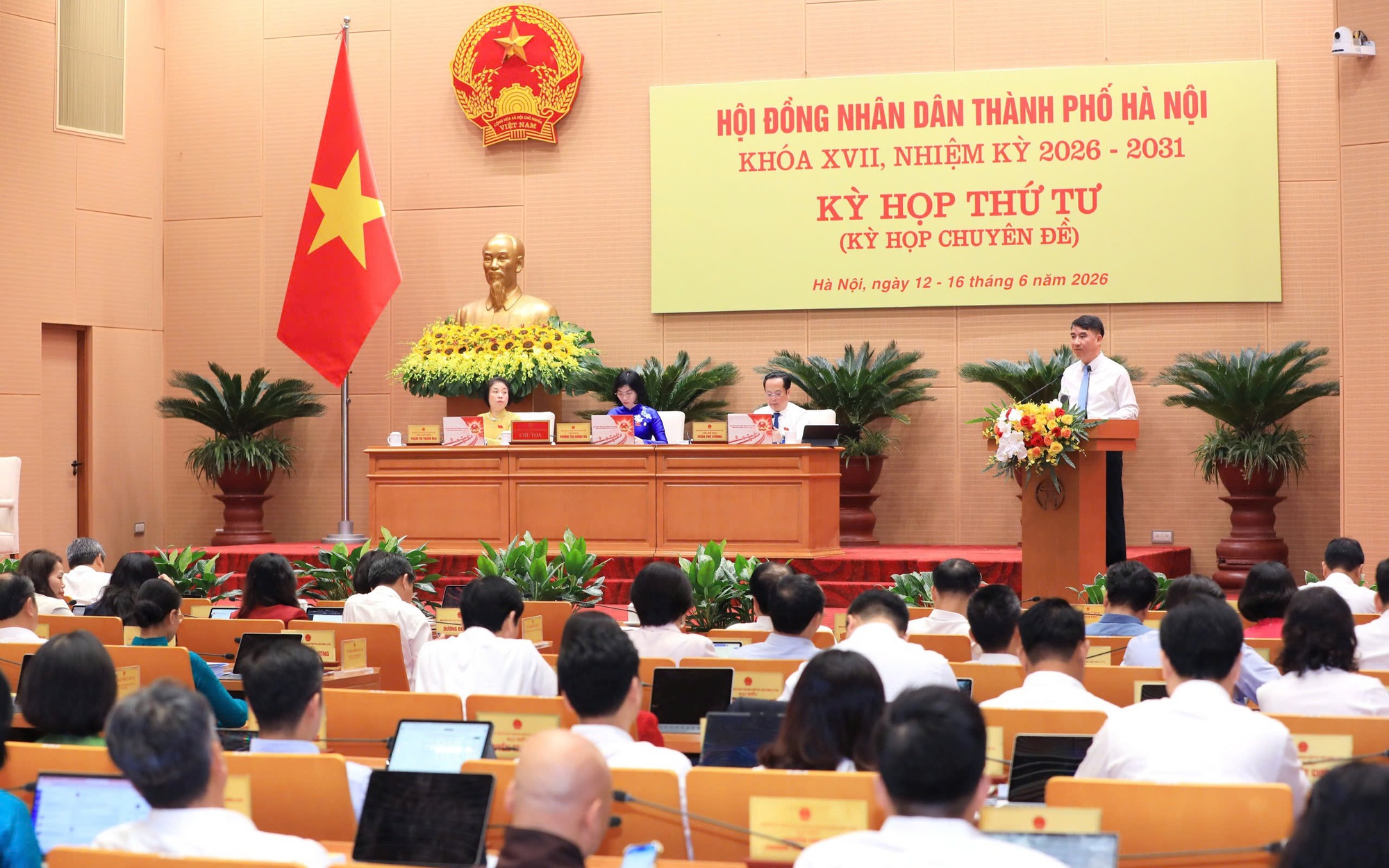 Quang cảnh kỳ họp