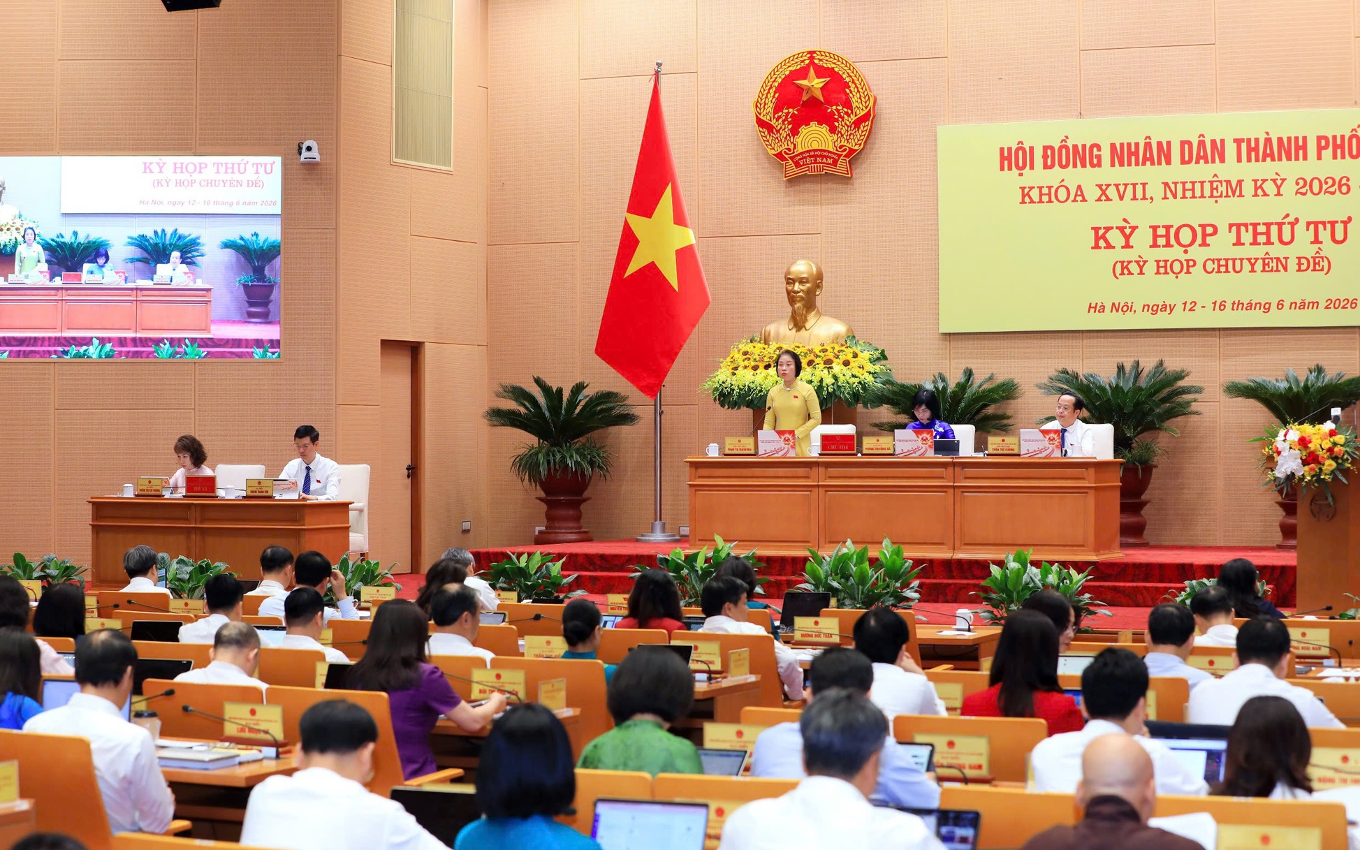 Quang cảnh kỳ họp