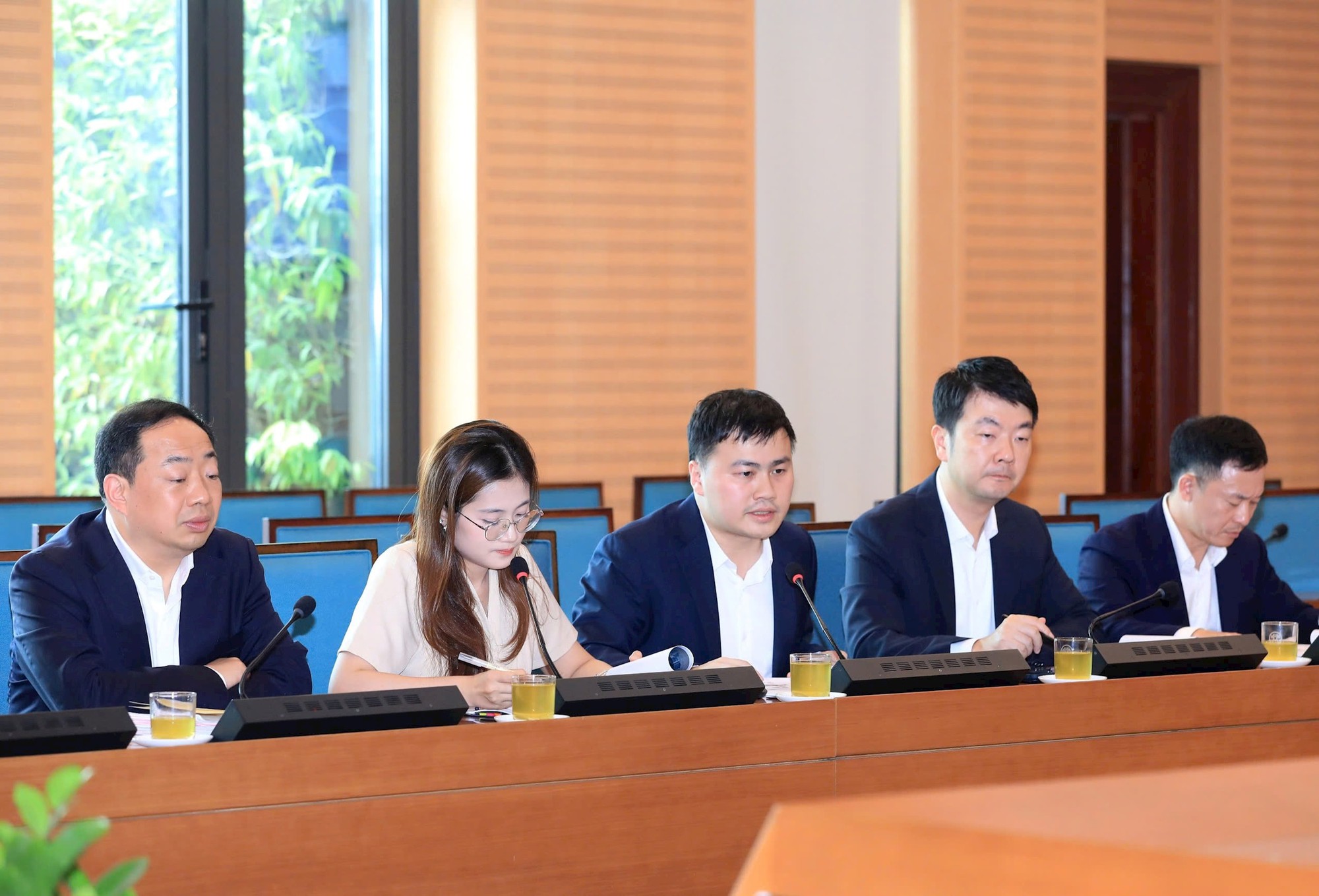 Phó Chủ tịch UBND Thành phố Trương Việt Dũng làm việc với đoàn công tác của Tập đoàn Huawei- Ảnh 4.
