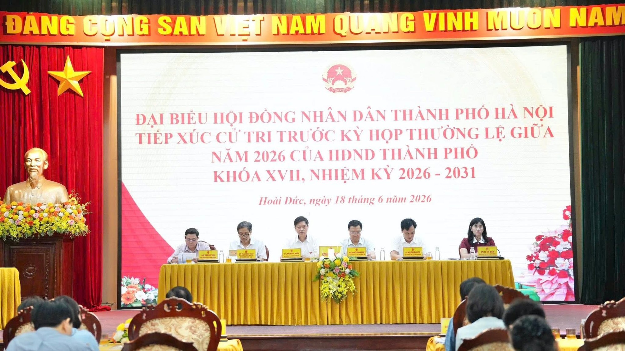 Đại biểu HĐND thành phố Hà Nội - Đơn vị bầu cử số 26 tiếp xúc cử tri trước kỳ họp- Ảnh 1.