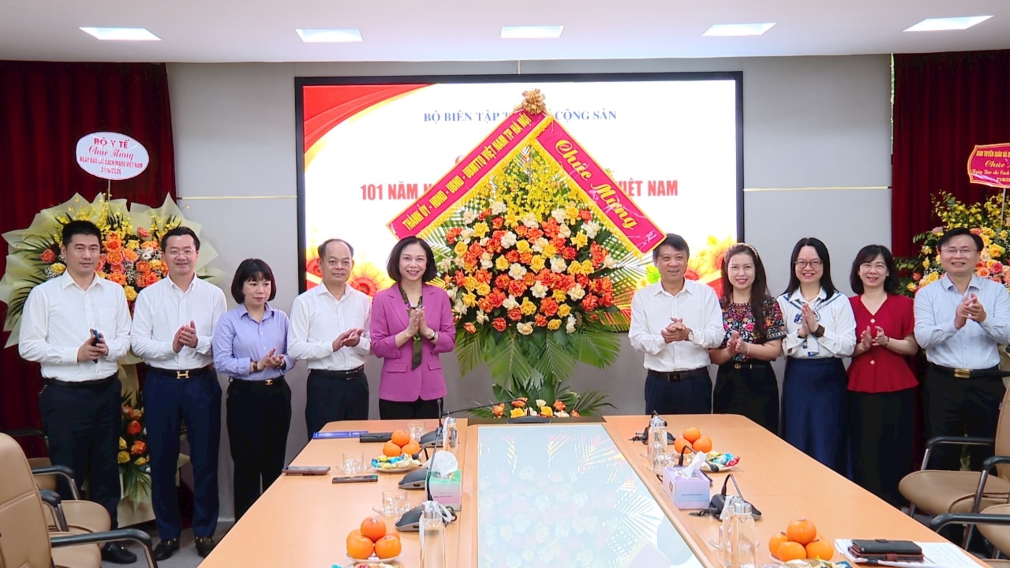 Phó Chủ tịch UBND Thành phố Vũ Thu Hà chúc mừng các cơ quan quản lý báo chí, cơ quan báo chí nhân dịp 21/6- Ảnh 1.