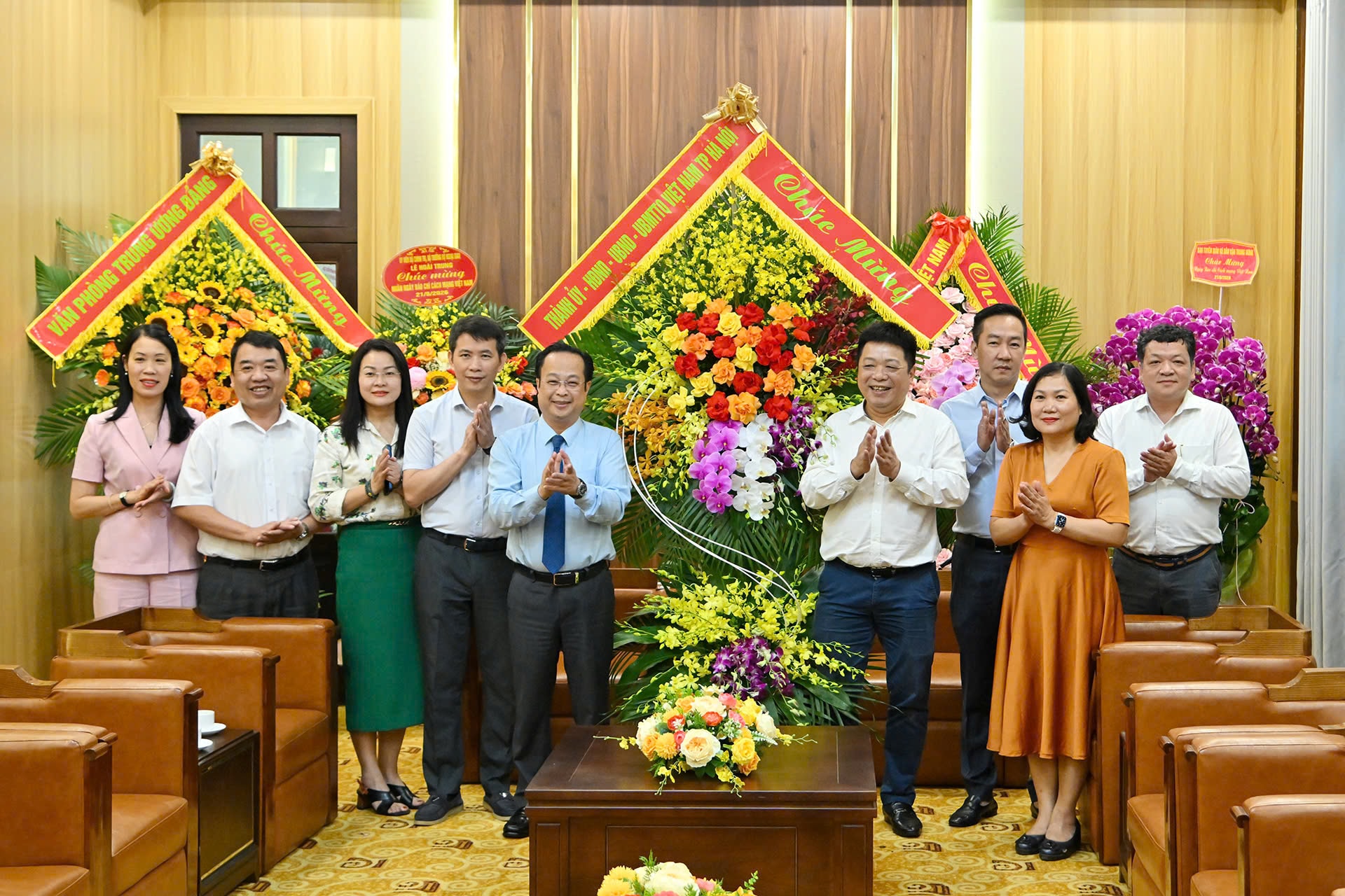 Phó Chủ tịch Thường trực HĐND Thành phố thăm, chúc mừng Báo Nhân Dân Ngày Báo chí Cách mạng Việt Nam- Ảnh 1.