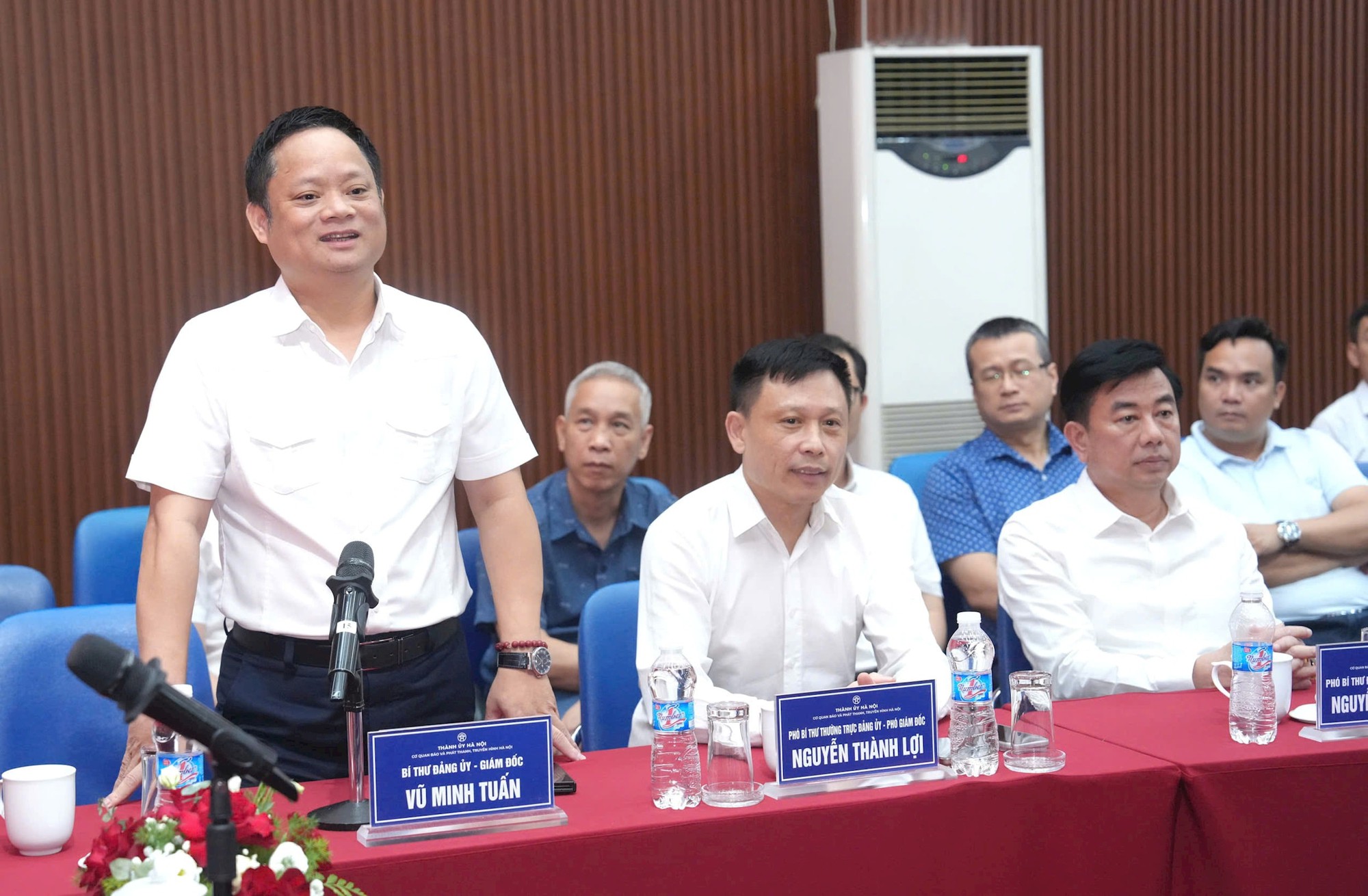 Lãnh đạo thành phố Hà Nội thăm, chúc mừng Cơ quan Báo và Phát thanh, Truyền hình Hà Nội- Ảnh 4.