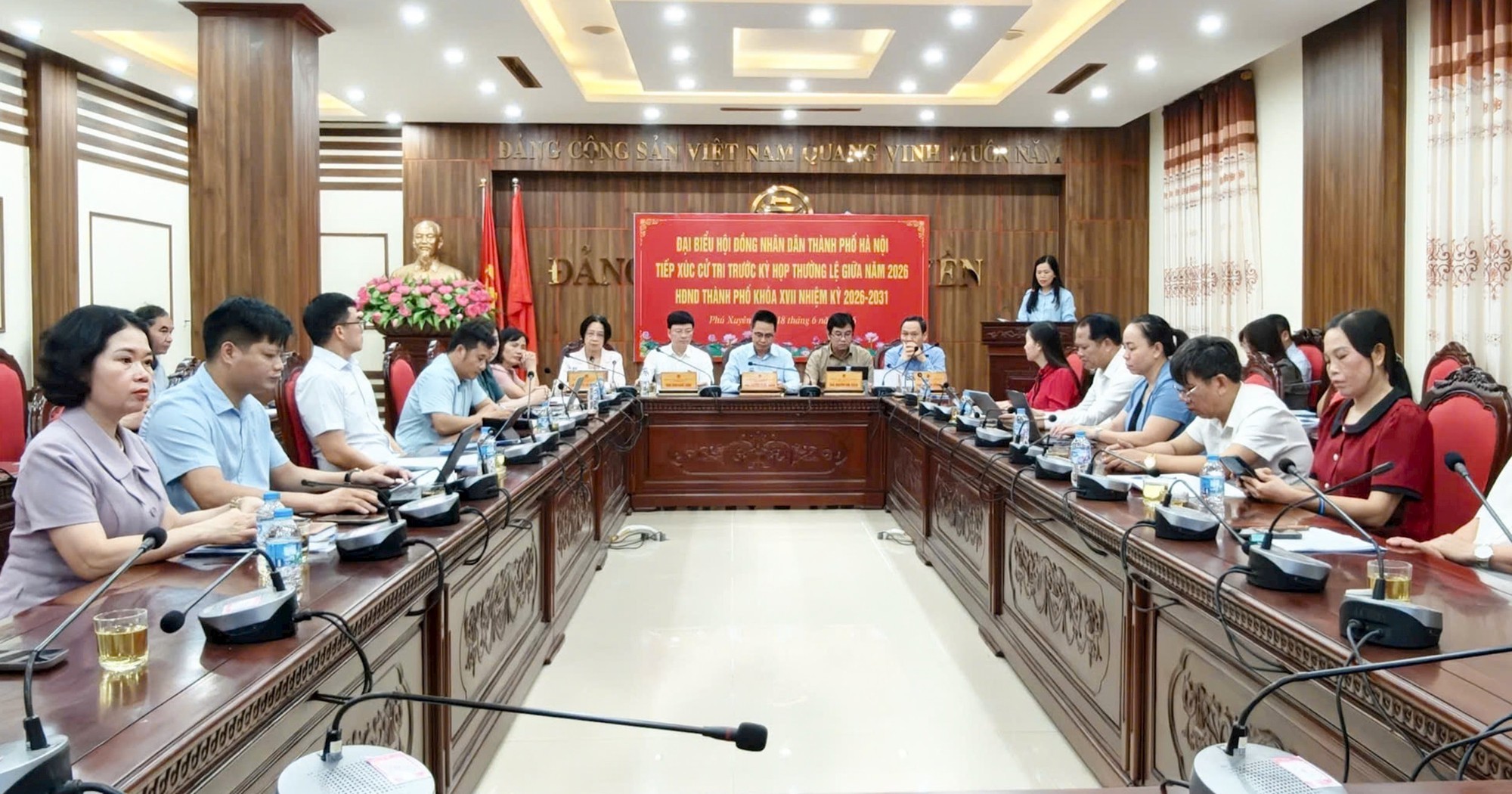 Đại biểu HĐND thành phố Hà Nội tiếp xúc cử tri tại đơn vị bầu cử số 19- Ảnh 1.