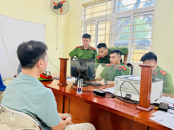 "Mùa hè số cùng VNeID" ở Nam Phù: Đưa tiện ích số đến gần dân- Ảnh 5.