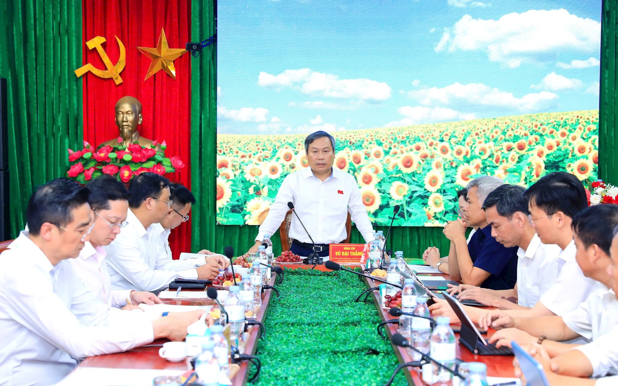 Chủ tịch Hà Nội Vũ Đại Thắng trực tiếp tháo gỡ khó khăn tại các xã, phường Tùng Thiện, Sơn Tây, Đoài Phương- Ảnh 6.