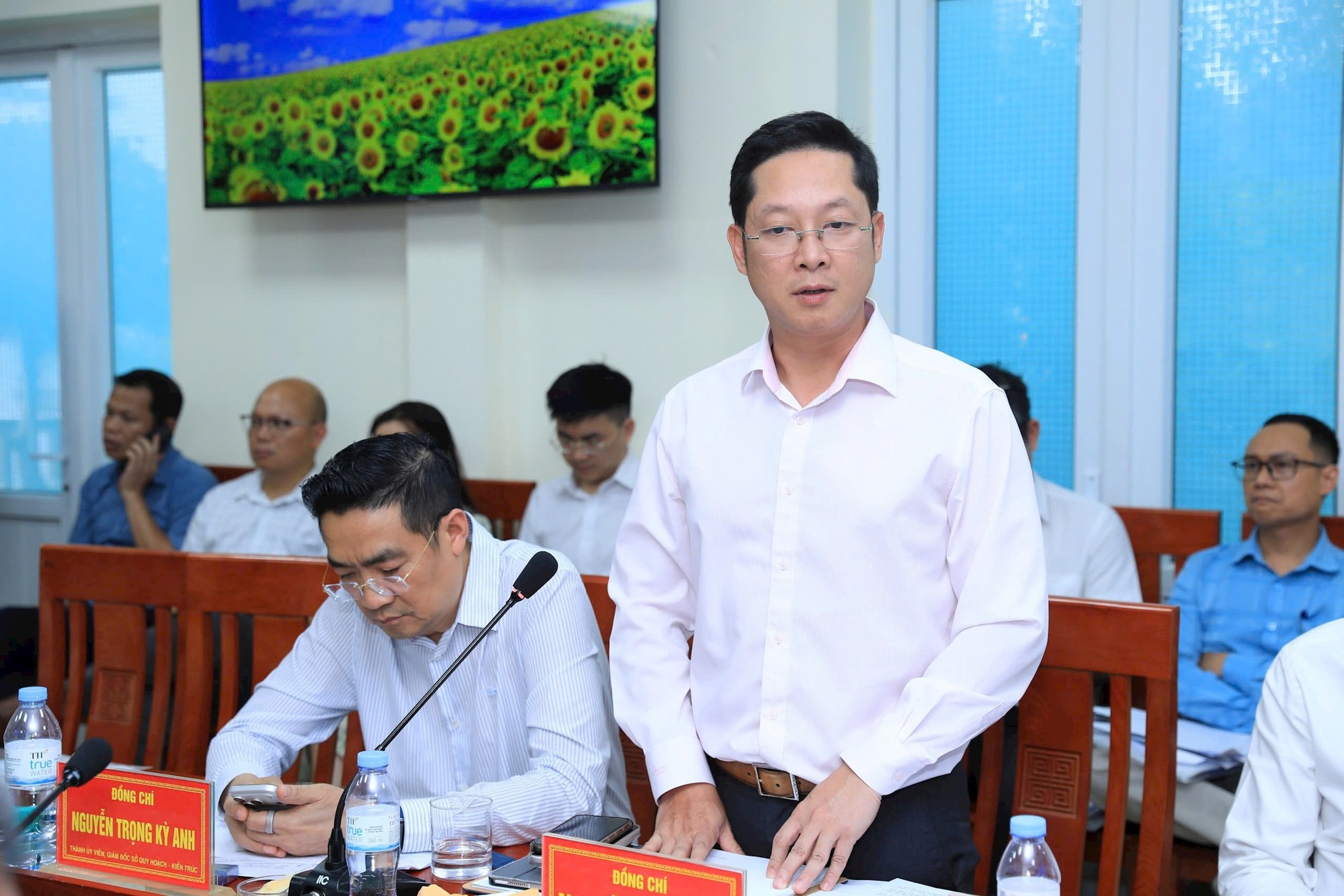 Chủ tịch Hà Nội Vũ Đại Thắng trực tiếp tháo gỡ khó khăn tại các xã, phường Tùng Thiện, Sơn Tây, Đoài Phương- Ảnh 4.